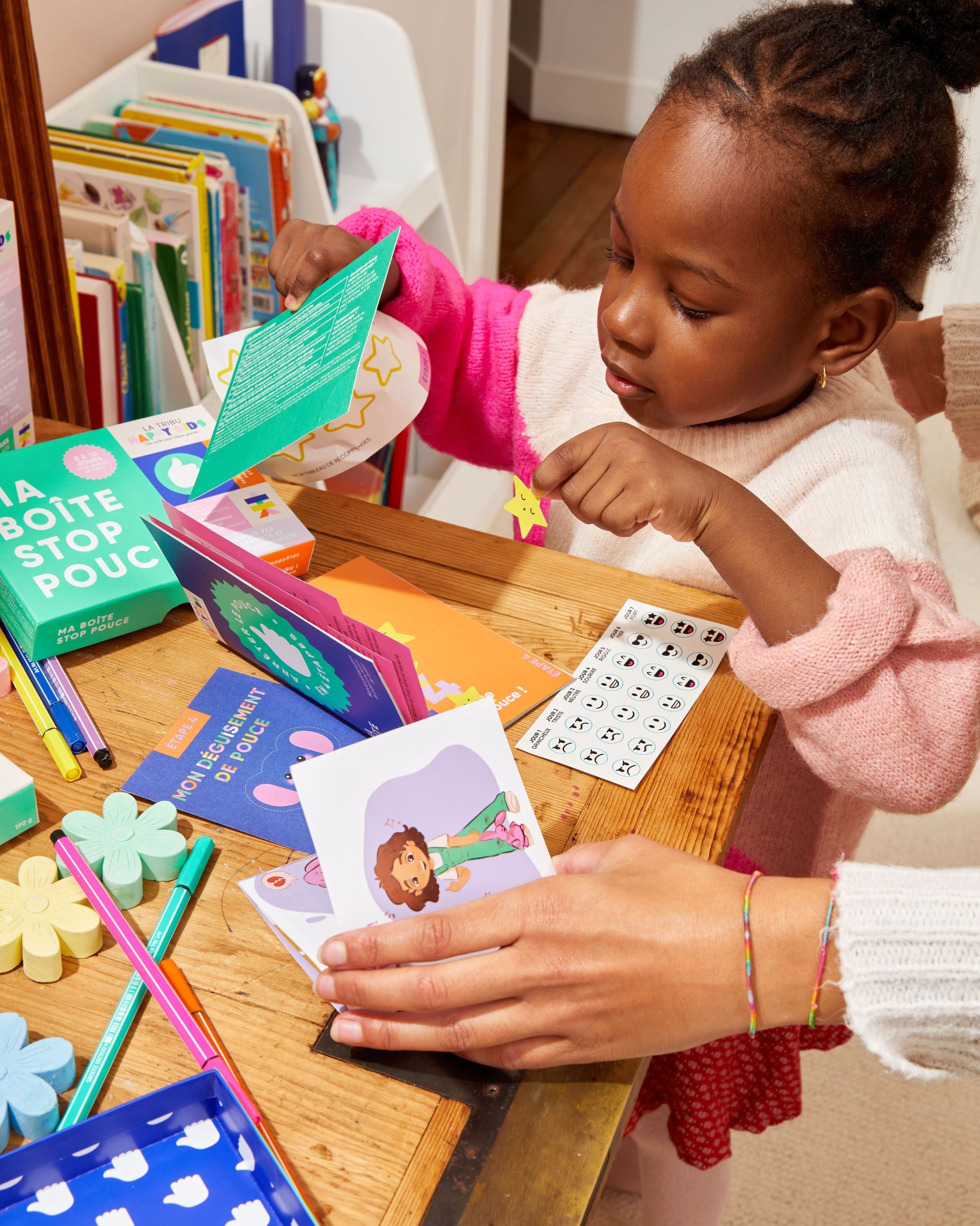 Enfant découvre Ma Boîte Stop Pouce