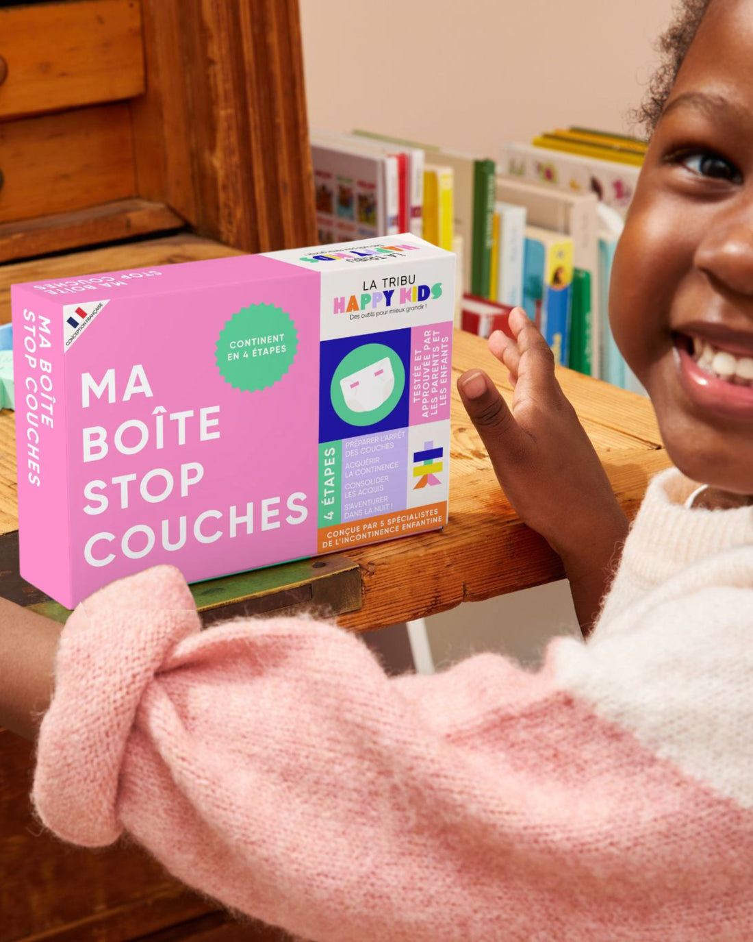 Enfant heureuse de découvrir ma Boîte Stop Couches