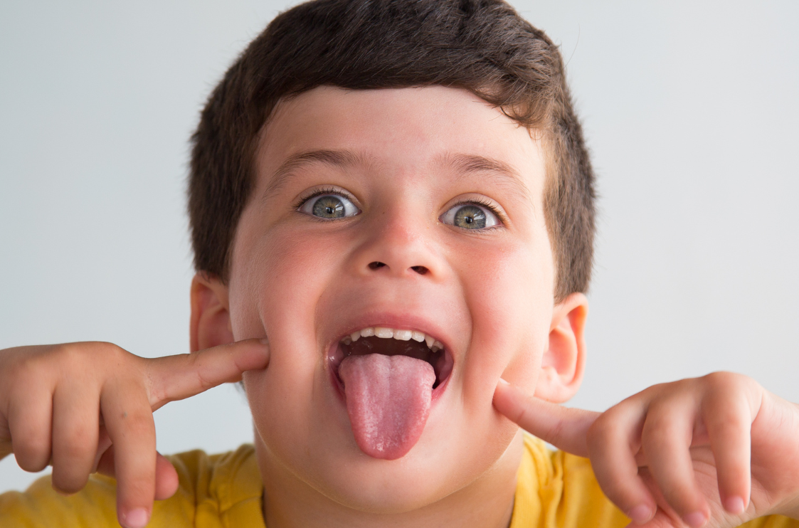 Travailler le placement de la langue : Les exercices OMF adaptés aux enfants !